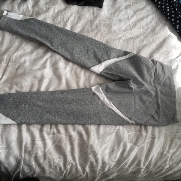 Aerie move high waisted 7/8 length leggings - Picture 3 of 7